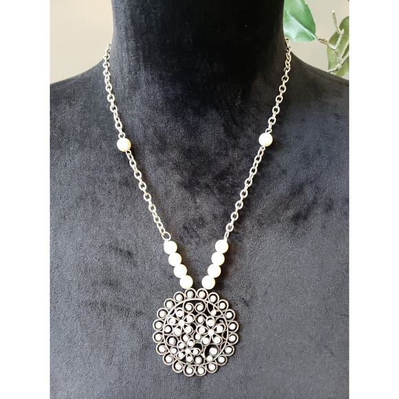 Vintage Style Filigree Pendant Necklace Faux Pearl Chain Statement Jewelry - Picture 2 of 6